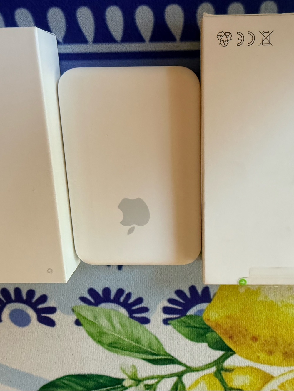 Apple IPhone Battery Pack. MagSafe MJWY3AM/A EUC model A2384 - Picture 11 of 13